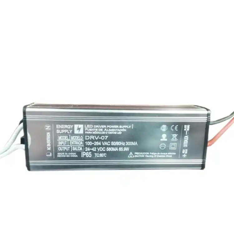 Últimas Unidades Driver, DC 24-42V 8-12 LEDs x 3W 580mA, Entrada: AC 100-265V